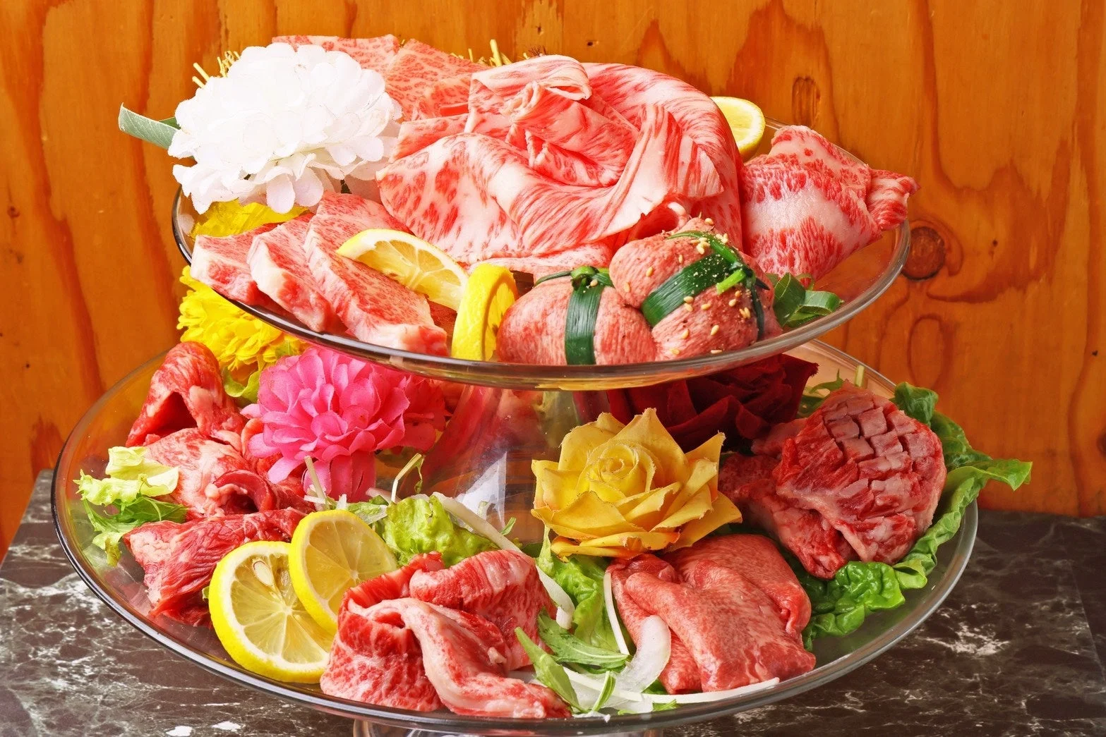 様々な肉料理の盛り合わせ