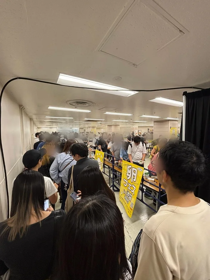 多くの人々で賑わう卵フェス会場