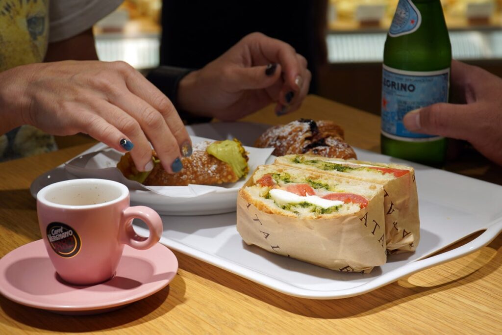 イータリー丸の内店のエントランスカウンターがリニューアルオープン！充実のメニューで、店内でのお食事からテイクアウトまで、本格イタリアンをもっと身近に。