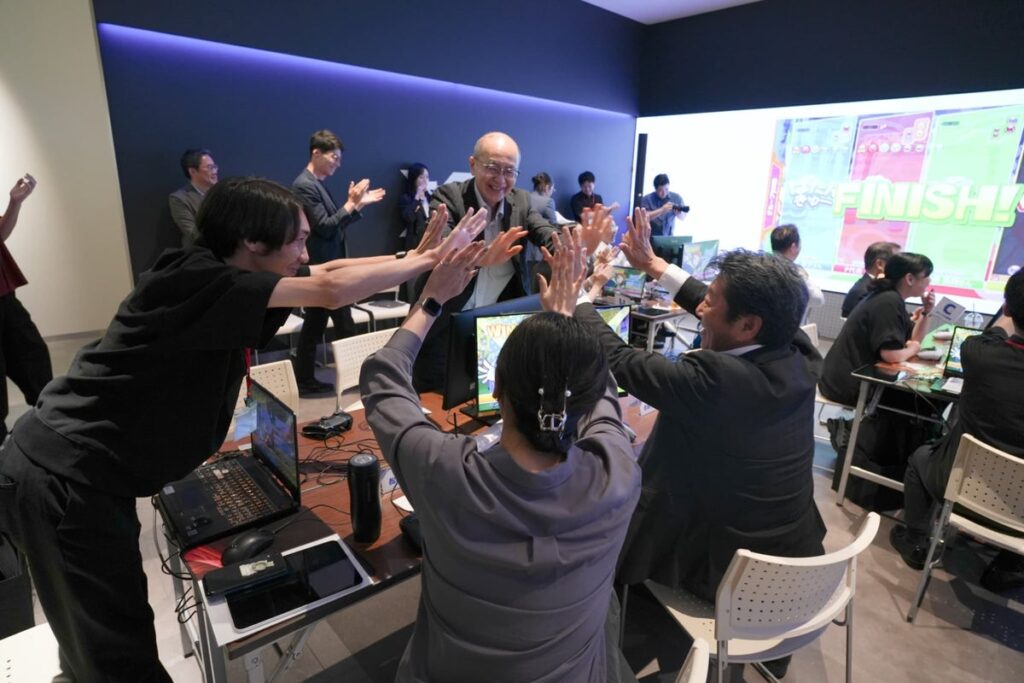 関西経済同友会・スポーツ委員会がeスタジアムなんば本店でeスポーツを体験