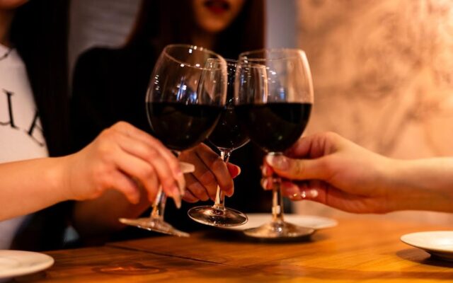 西新宿の和牛ビストロで、通常580円（税込638円）のドリンクが1杯99円に！全日16時から「ハッピーアワー」を開始