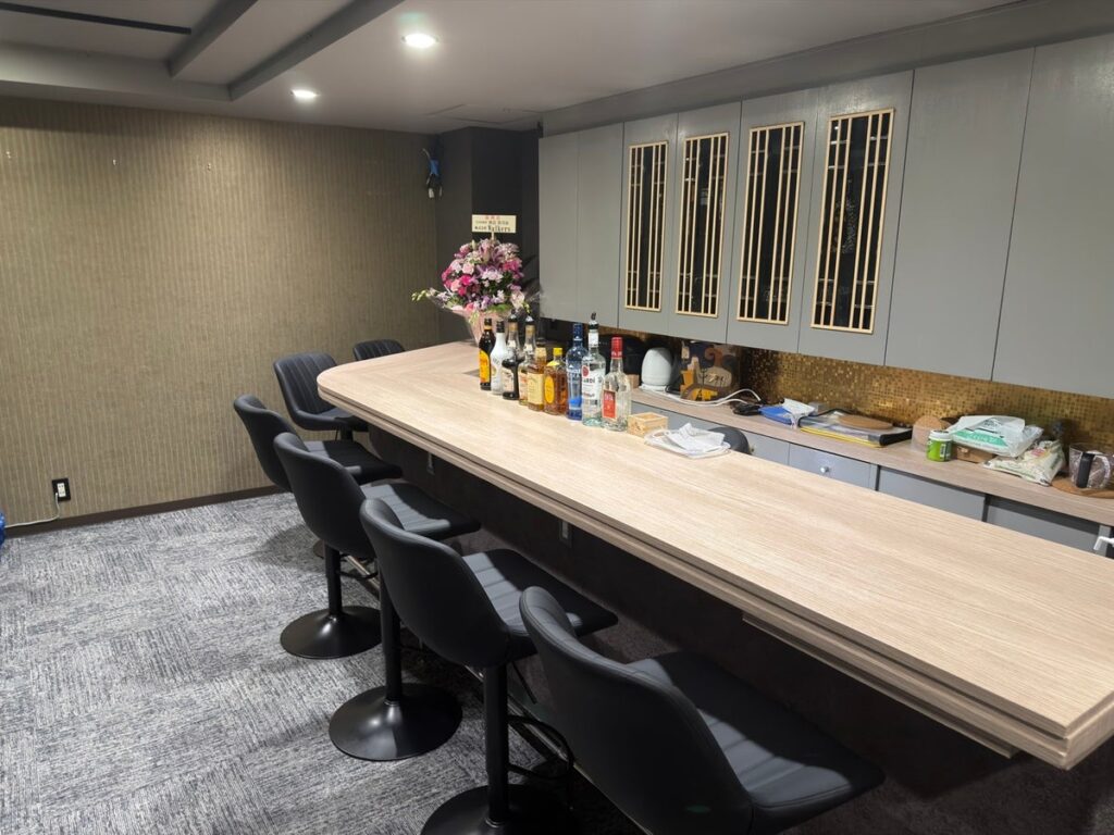 上京から4年、25歳のIT企業責任者が地元・神戸へUターン起業。三宮に誰でも無料で1日店長ができるイベントバー「エデン神戸」をオープン