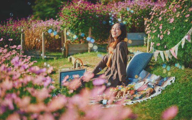 神戸の山上で、手ぶらで「おしゃピク」。秋の花々に囲まれるガーデンピクニックが9月26日から開始。おしゃれアイテムをすべてレンタル。