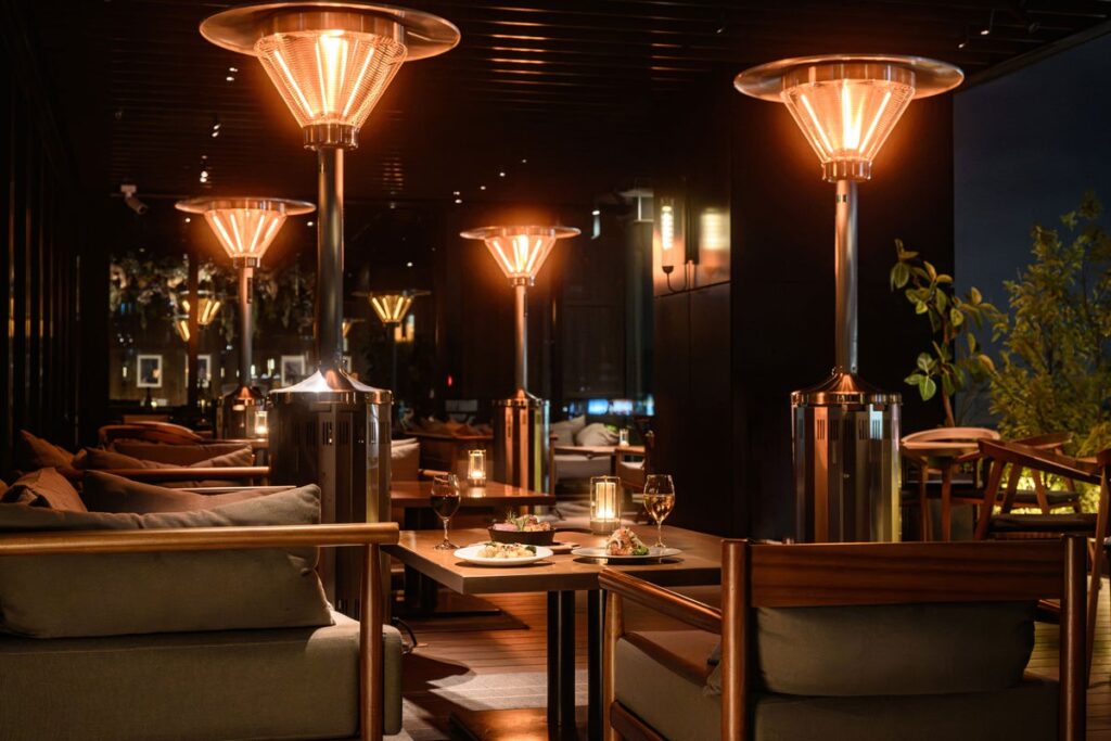 澄んだ冬空と夜景を楽しむ「泡と風のテラスプラン」温かな料理とフリーフロードリンクが彩るルーフトップテラス ／ザ ロイヤルパークホテル アイコニック 名古屋