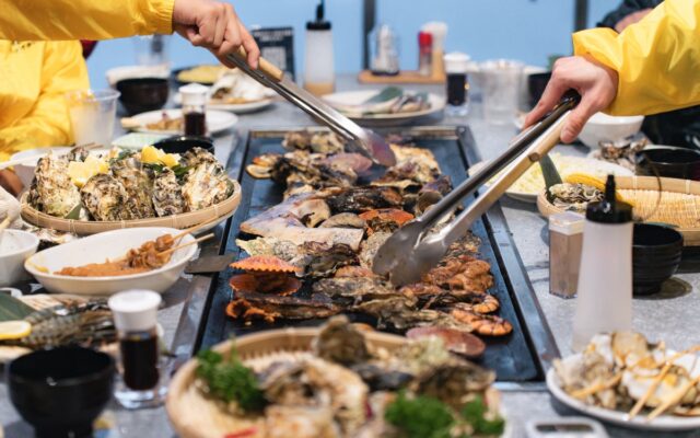 【愛知・知多半島】牡蠣シーズン到来！海辺の牡蠣小屋「ウッドデザインパーク野間」が1周年記念に10月限定5％OFFクーポンを配布